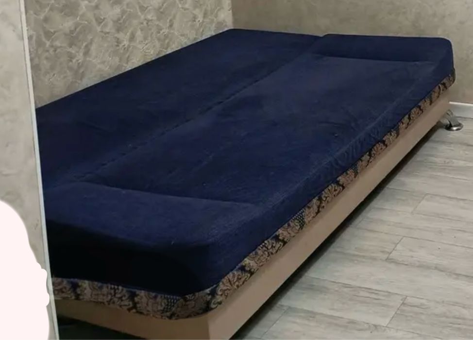 продам диван синий