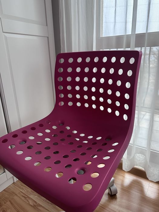 2 детски стола за бюро