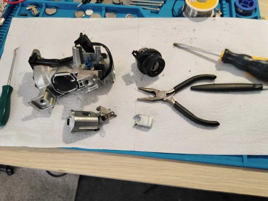 Deschidere masina deblocare auto fara daune reparatii copiere chei cip