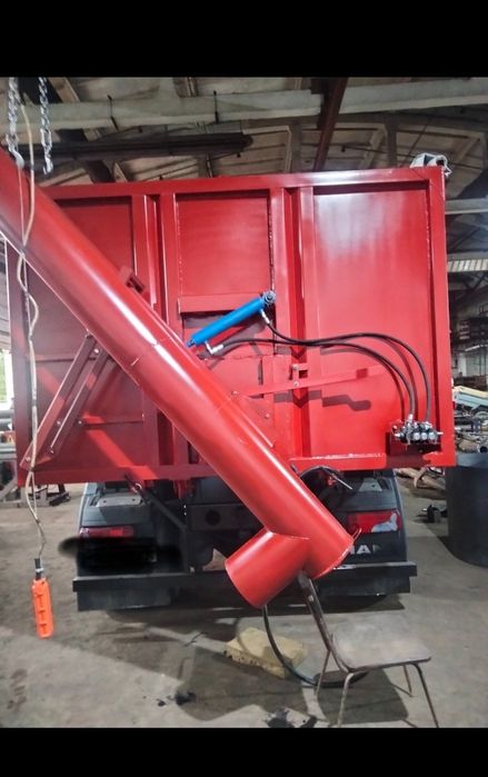 Șnec hidraulic remorca