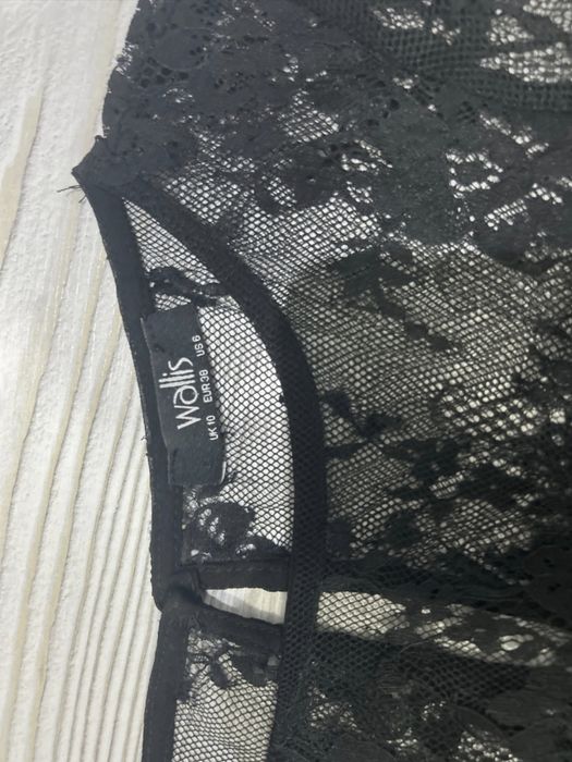 Rochie neagra cu mâneci din dantelă