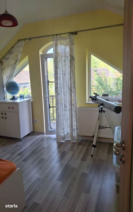 Casă modernă din cărămidă, complet mobilată
