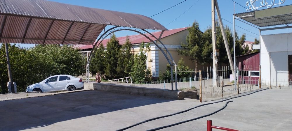 Кафе ва нонвойхона сотилади.