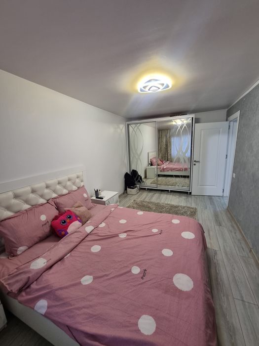 Ofer spre închiriere  apartament 3 camere