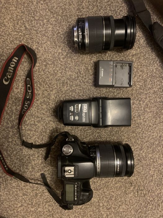Canon eos 50D с вспышкой