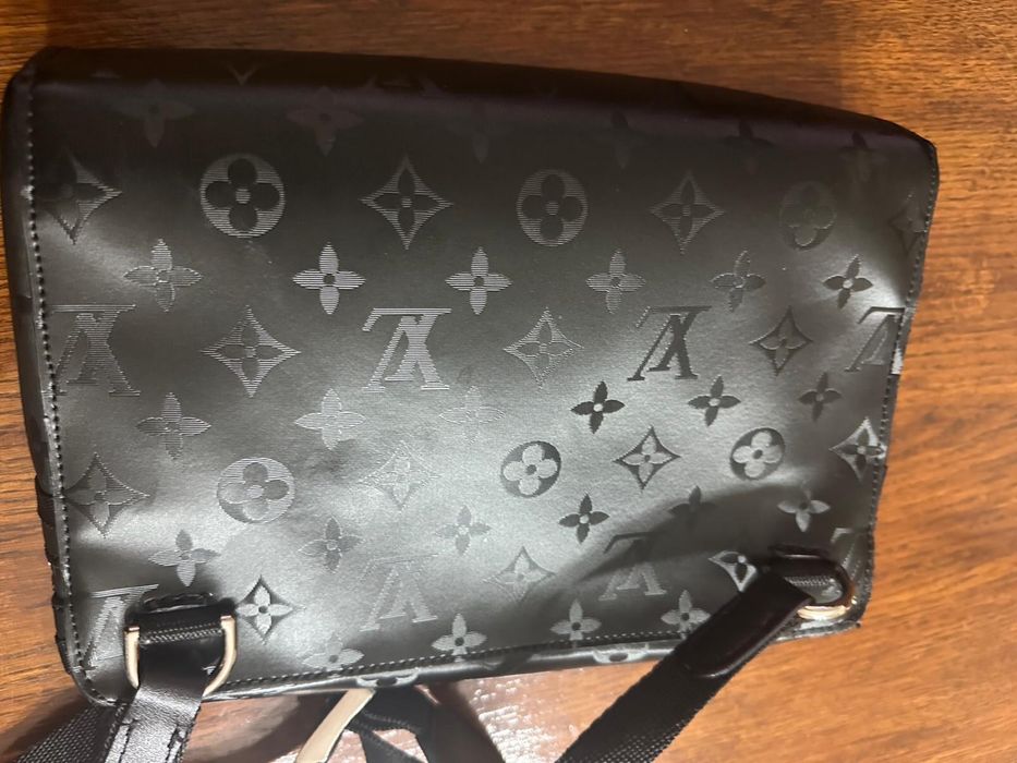 Borseta unisex LV super calitate detalii whats