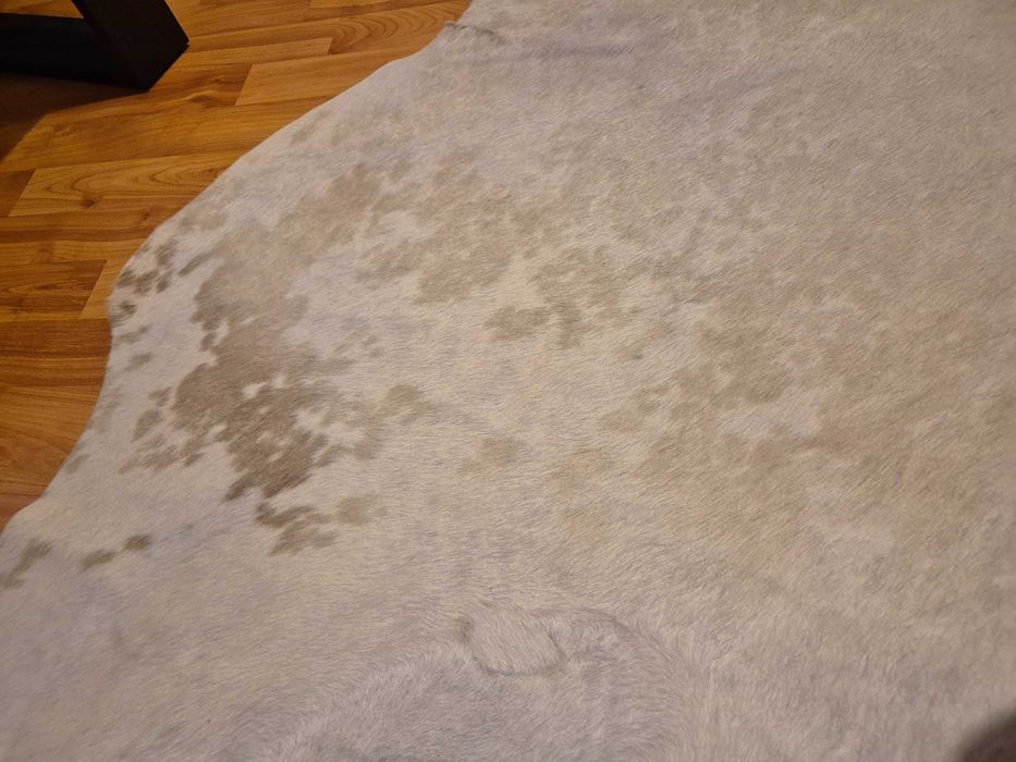 Covor bej piele naturala vita