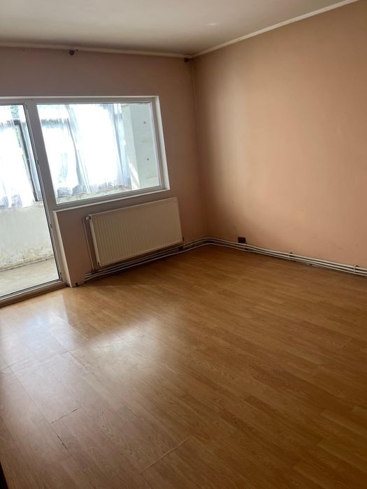 Vand apartament 3 camere Onesti