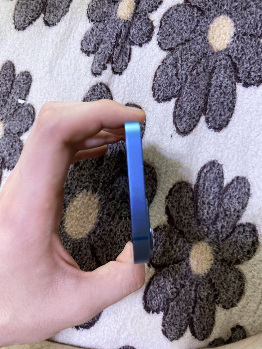 Продам айфон 13