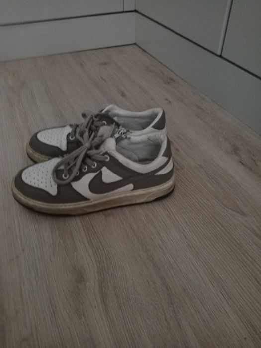 Кроссовки Nike серо белые