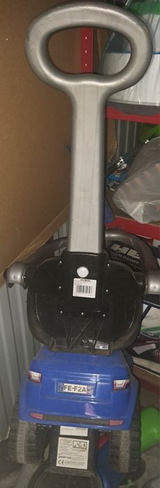 Masinuta copii Nelik, plastic, greutate maxima 27 kg, albastru, cu melodii, maner de impins pentru parinti