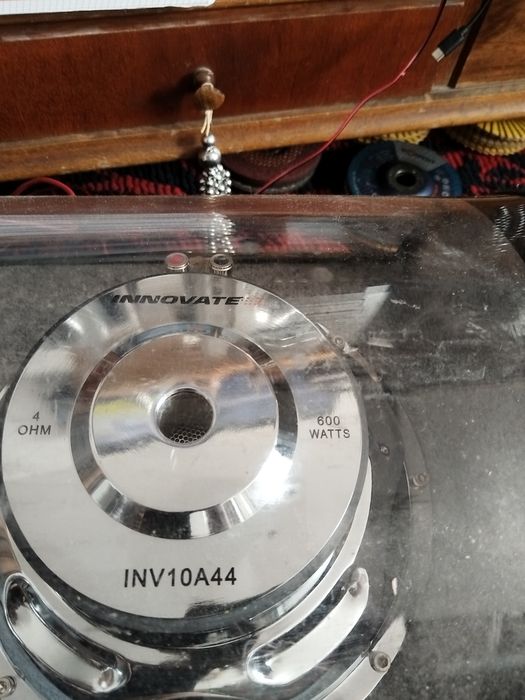 Subufar auto.INNOVATE.600WATTS.4OHM
