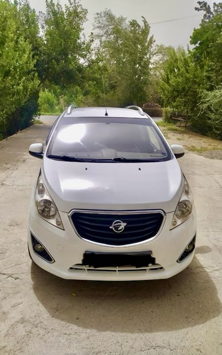 Spark avtomobil sotiladi