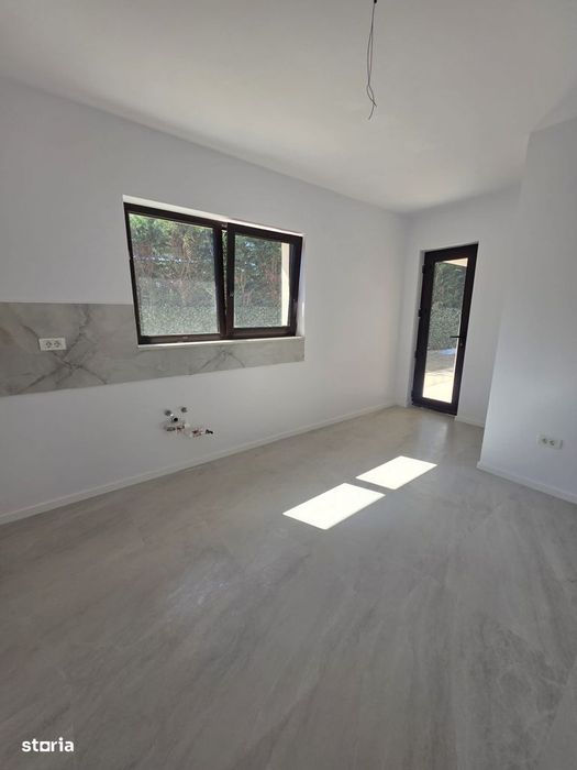 Casa individuala de tip P in suprafata de 90 mp. si teren 370 mp., Alb