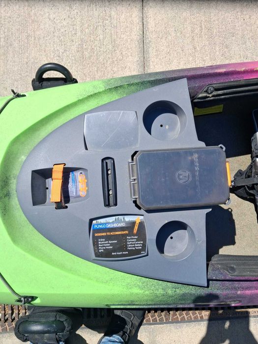Caiac Pungo 120 ca nou + accesorii complete (vasla, costum neopren, suport auto)