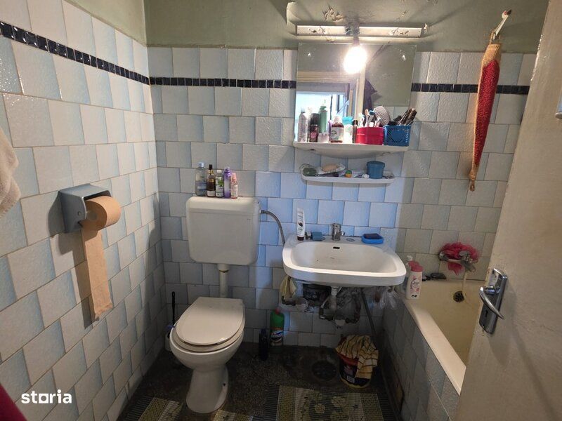 Piata Muncii, 5 minute metrou, chiar pe Basarabia, stradal,