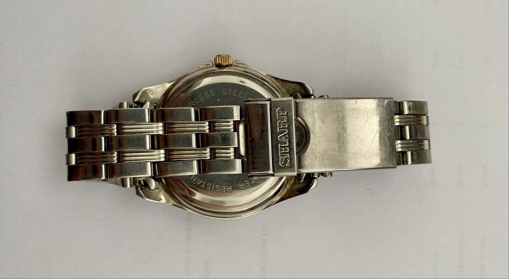 Часовник SHARP quartz