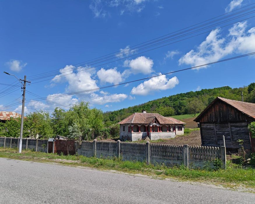 Casă + teren comuna Crețeni