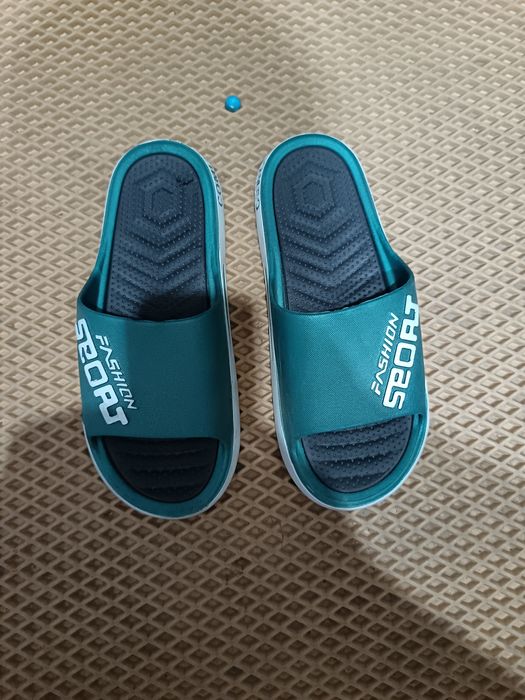 Продам летние сланцы