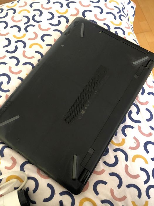 Laptop hp , inclus încărcător și mouse