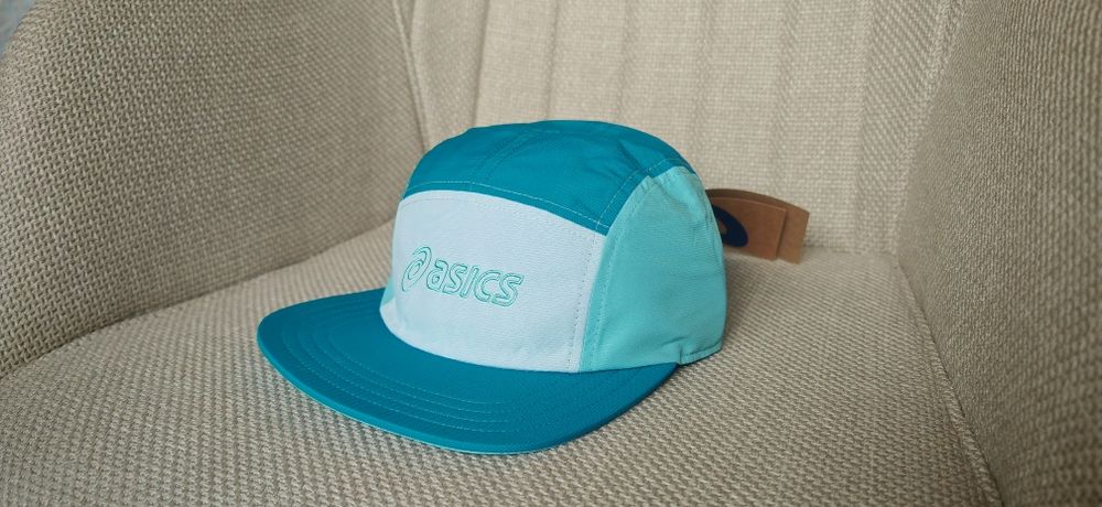 Нови ASICS шапки