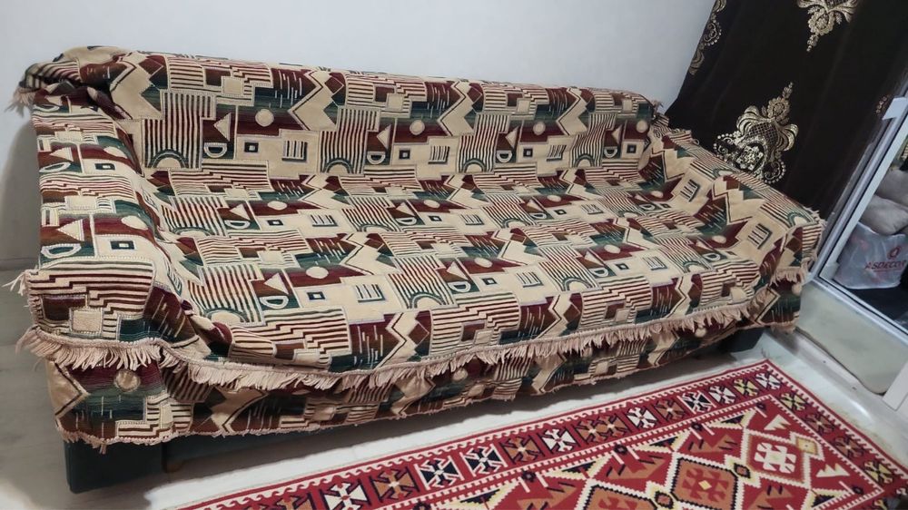 Продам диваники ( накидки для дивана ) лампа