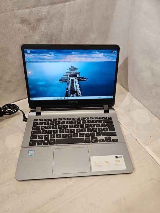 Laptop ASUS VivoBook 14 F407UA - Intel Core i5 Gen 8, 16GB RAM, SSD + HDD, Baterie Ok
