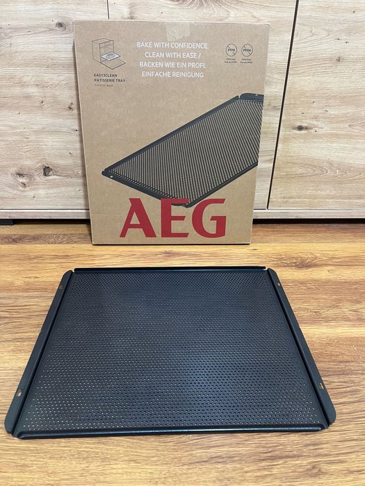 Тава AEG Easy2Clean 46.3см х 38.5см ЧИСТО НОВА