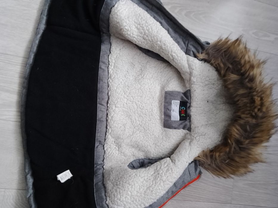 Куртка детская, хорошего качества.