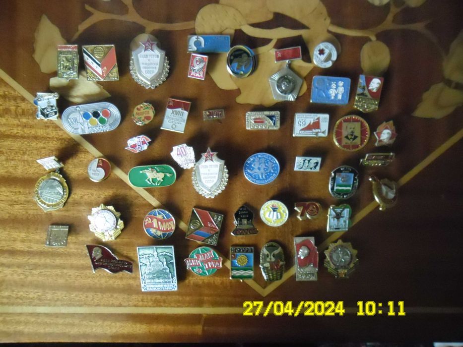 Продам:Монеты значки часы позолоченные.