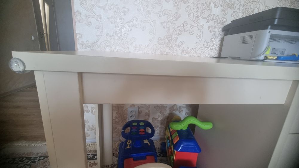 Стол письменный с ящиками