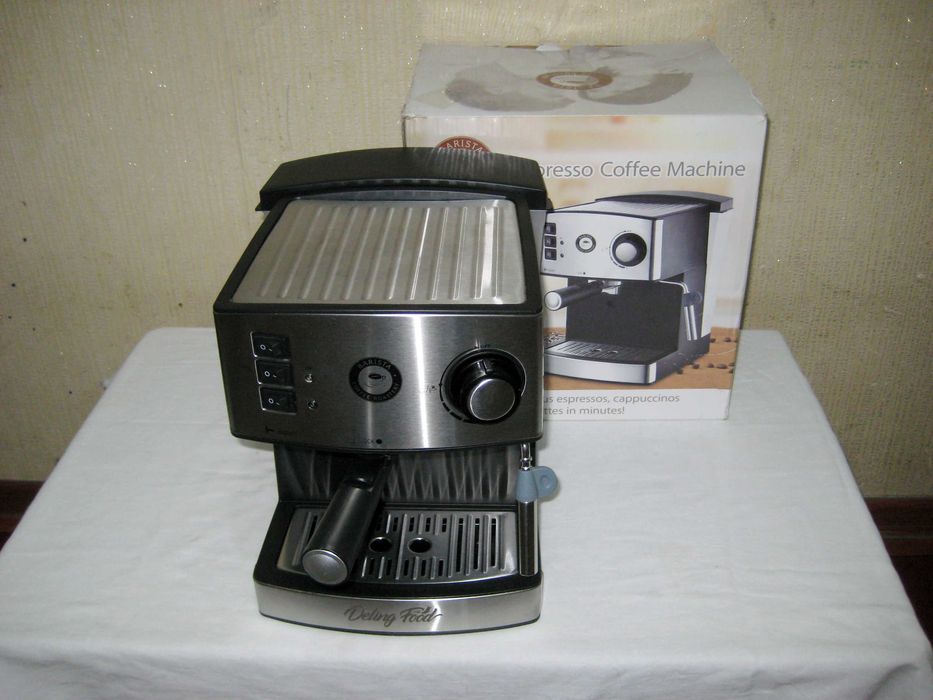 Кофемашина Deling food с капучинатором новым состоянии !