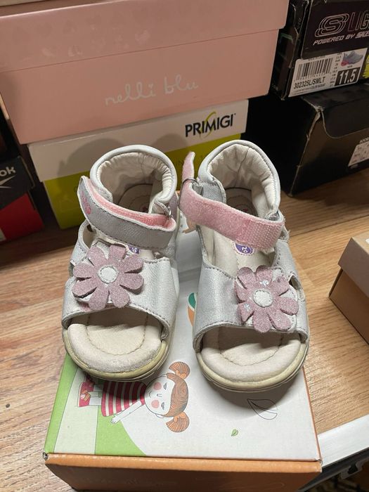 Продавам детски сандалки Ponte номер .24
