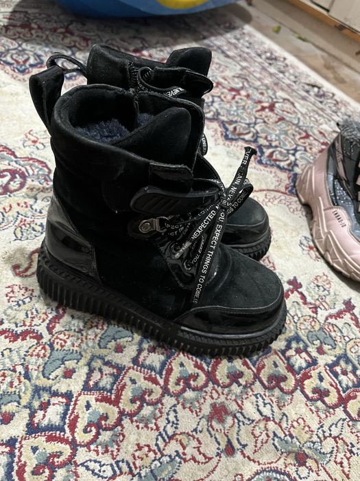 Продам сапожки для девочек