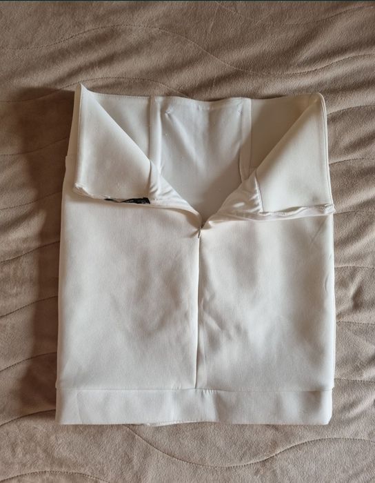 Бяла елегантна пола