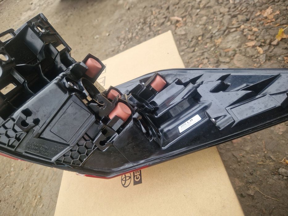 Продам задний фонарь