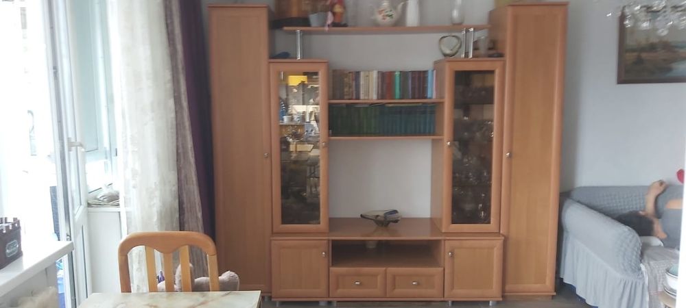 Продам горку для гостиной