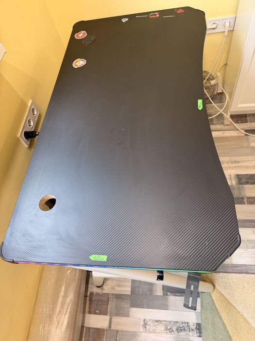 Геймърско бюро с RGB