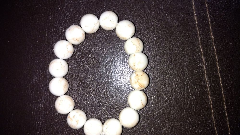 Две  гривни и брошка