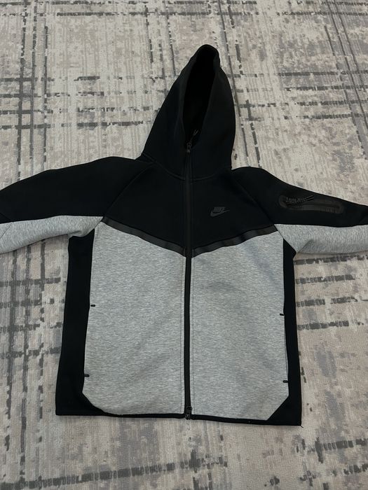 Продам Nike tech fleece