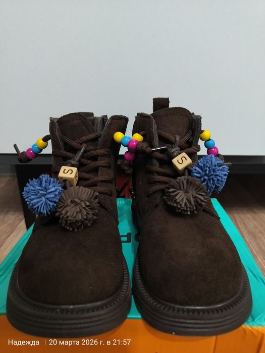 Продам детские ботинки