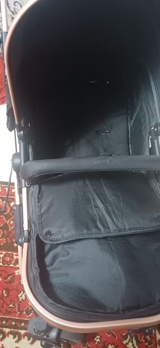 Коляска прогулочная в отличном состояний