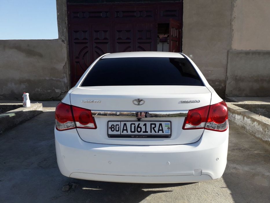 Ласетти Круз сотилади. Холати яхши. Метани бор.