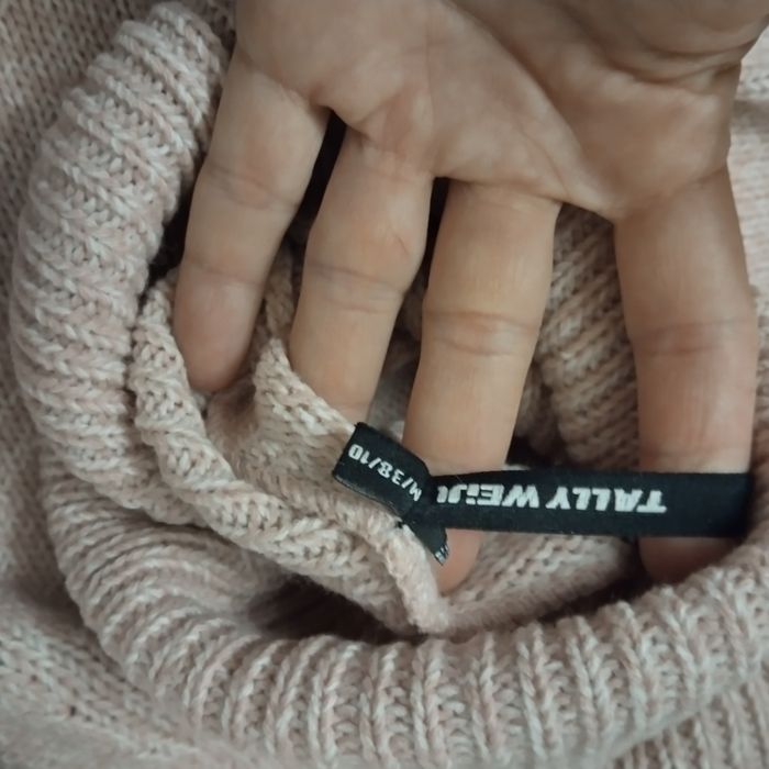 Дамски пуловери три броя за 20лв.