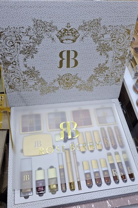 Косметик набор от ROSE BERRY