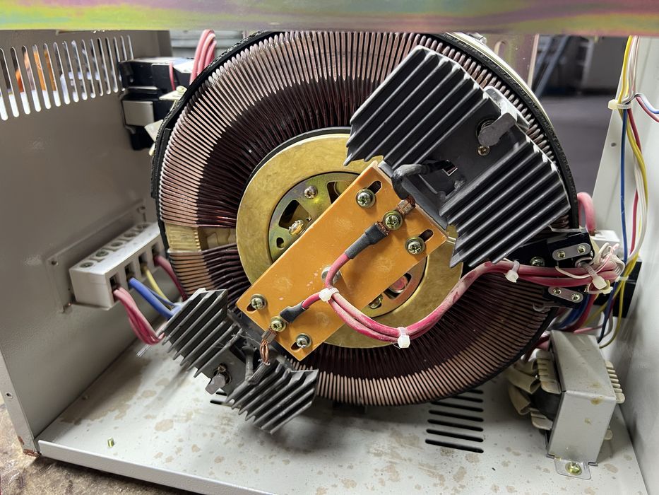 Stabilizator 10 kva sotuvda.