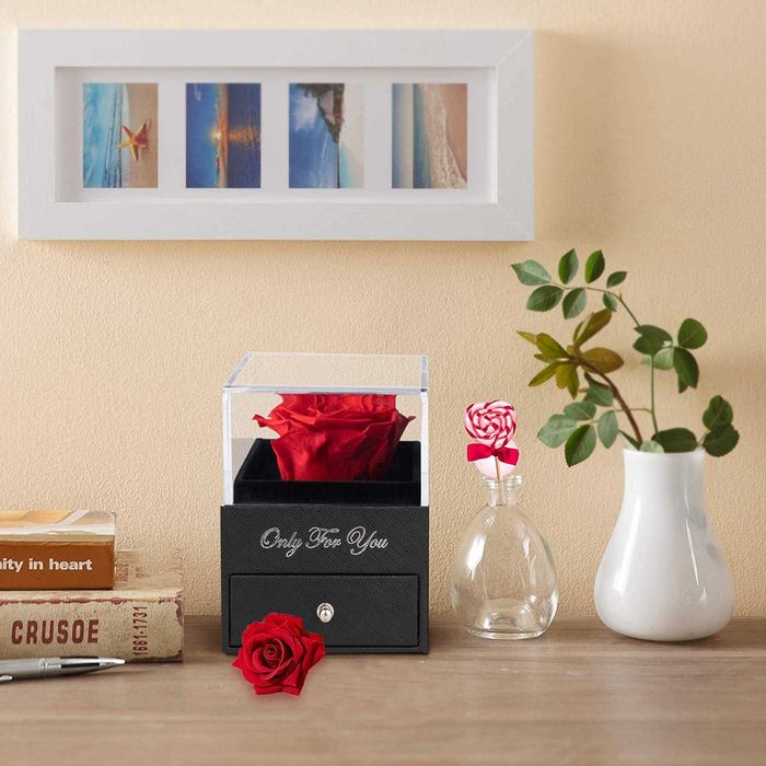 Сребърно колие с камъни в луксозна кутия с вечна роза Подарък за майка