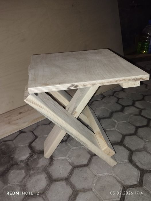 Складной деревянный стульчик