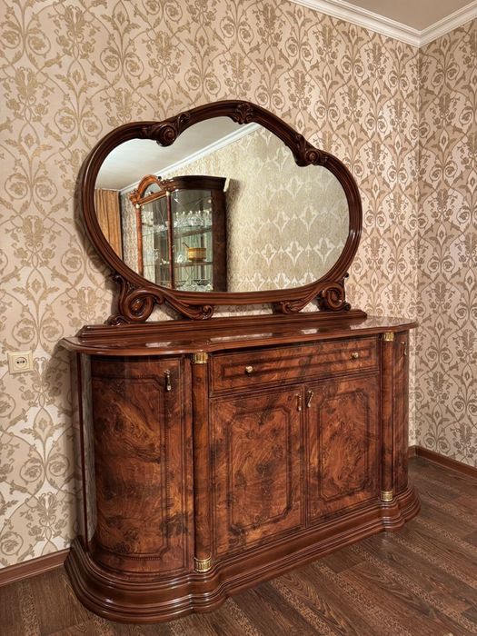 Продам сервант и комод с зеркалом