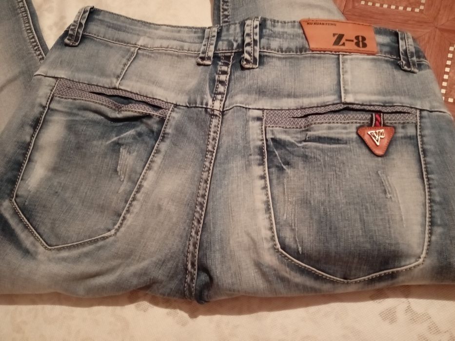 Продам женские джинсы 46